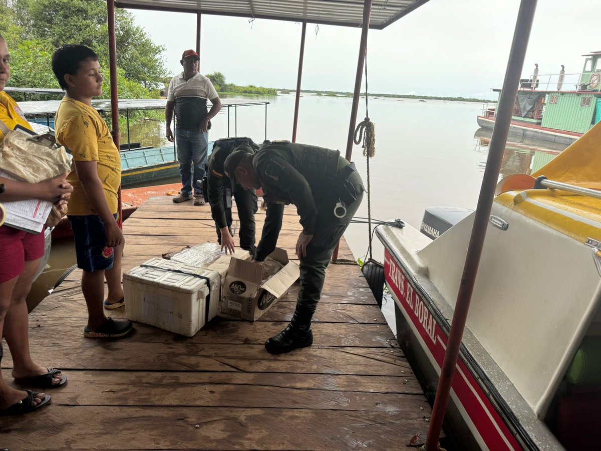 En #VichadaSeguro estamos Construyendo confianza, paso a paso Con diálogo, respeto y presencia activa, fortalecemos la relación con nuestros ciudadanos. Porque una comunidad que confía en su policía es una comunidad más segura. #TrinomiaDeLaSeguridad