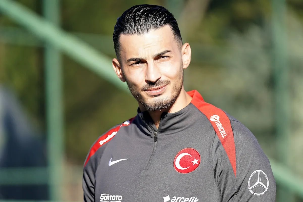 Fenerbahçe hatte ein Angebot in Höhe von 10 Mio. Euro für Ugurcan Cakir abgegeben. Dieses wurde allerdings abgelehnt. 

Fenerbahçe ist jedoch entschlossen und wird ein neues Angebot abgeben. (Sercan Hamzaoglu)