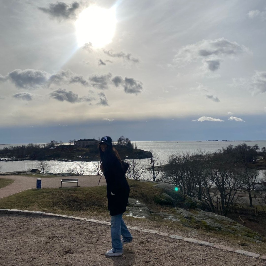 Eneida Ortiz, estudiante de Letras 👏 recientemente cumplió su sueño de vivir un intercambio académico en la Universidad de Helsinki, en Finlandia 🇫🇮 

Durante su estancia, no solo creció como estudiante, también conoció la cultura finlandesa y a personas de todo el mundo 🌎