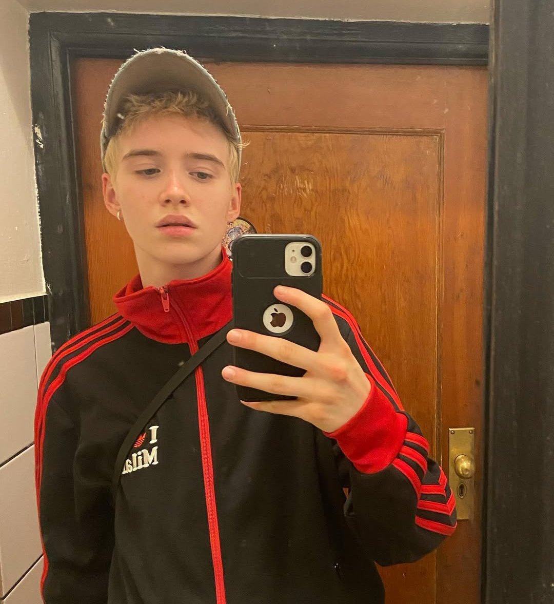 clovisleeping's tweet image. 