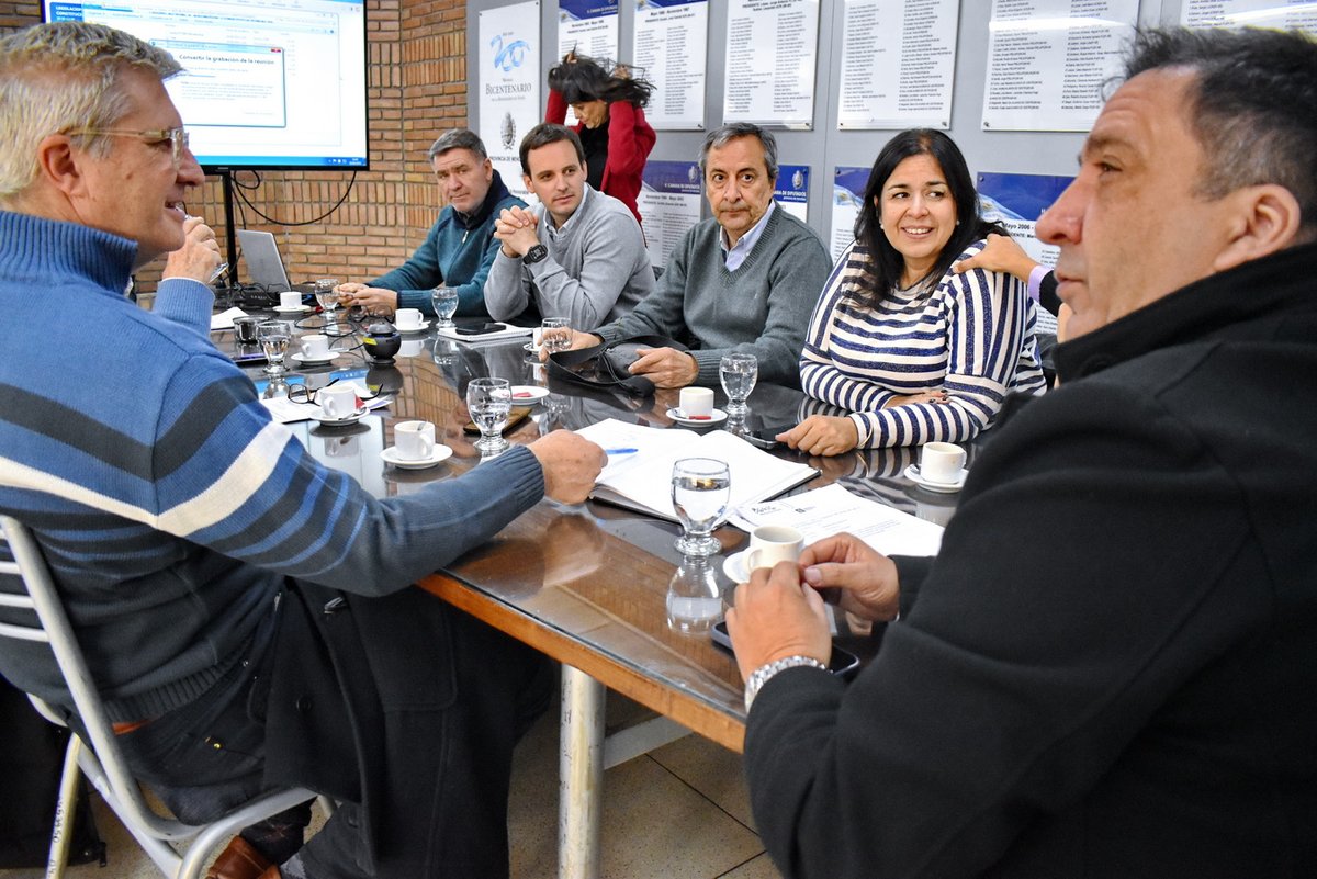 #Comisiones 
LAC - Preside Franco Ambrosini (UCR)
Despacho favorable a dos expropiaciones para mejora de traza vial en Guaymallén

Proyectos impulsados por Evelin Pérez (UCR).
Ubicados en distritos de Capilla del Rosario, y Las Cañas en Guaymallén.

hcdmza.gob.ar/site/noticias/…