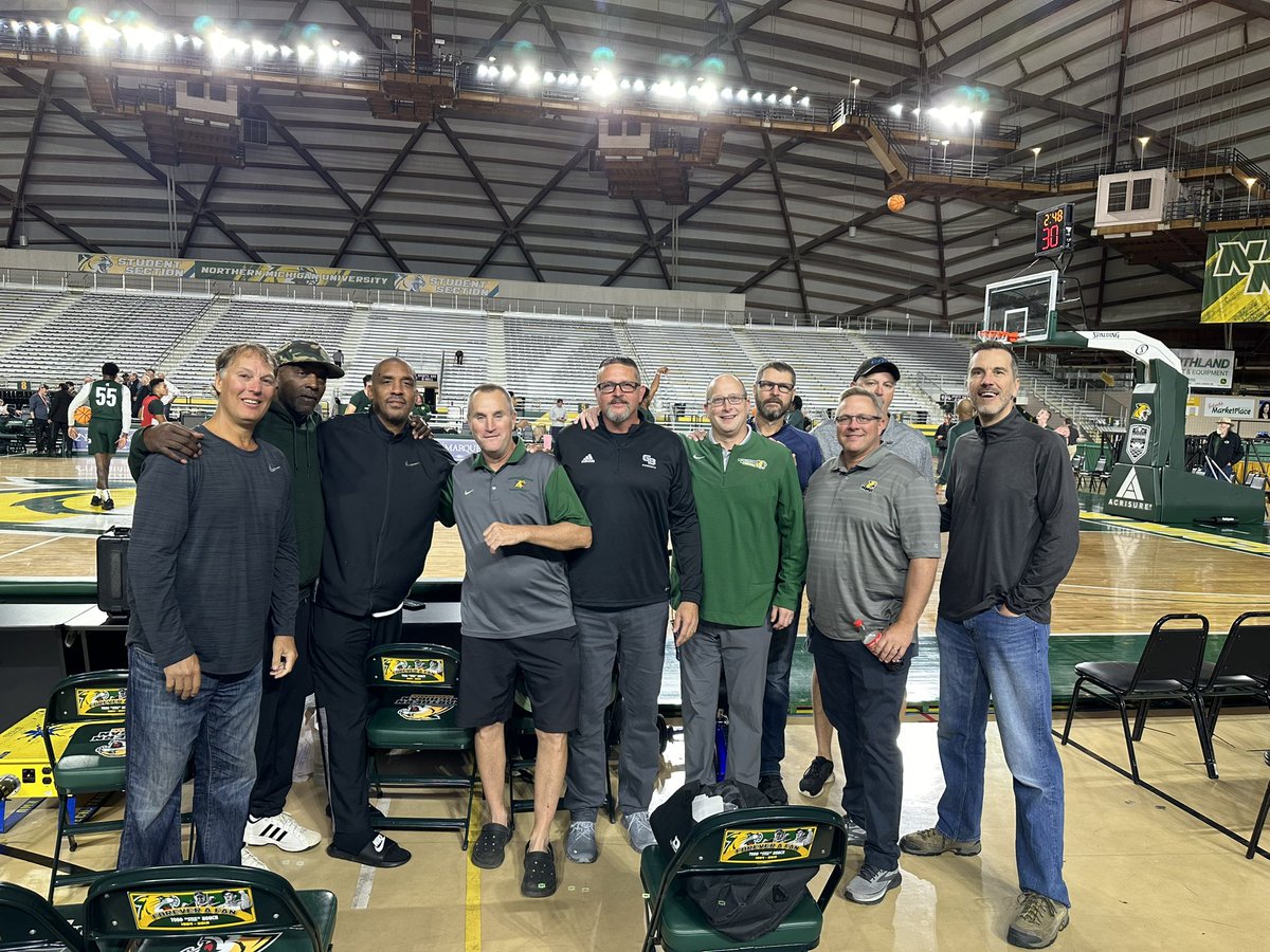 Ozzie14NMU4's tweet photo. @LisaMaki6 What a loss to so many of us ! LAKE was the best of all of us in so many ways. I have been heartbroken 💔 for 22  hours and not sure if I will ever get over this one. NMU , HIGHLAND PARK and youth/ HS basketball in the state of Michigan. What a friend, teammate , Capt. https://t.co/VQ7d8Zw5Yo