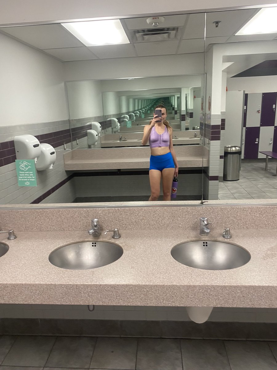 CollegeBarbie22's tweet photo. https://t.co/STvFYMUyRr