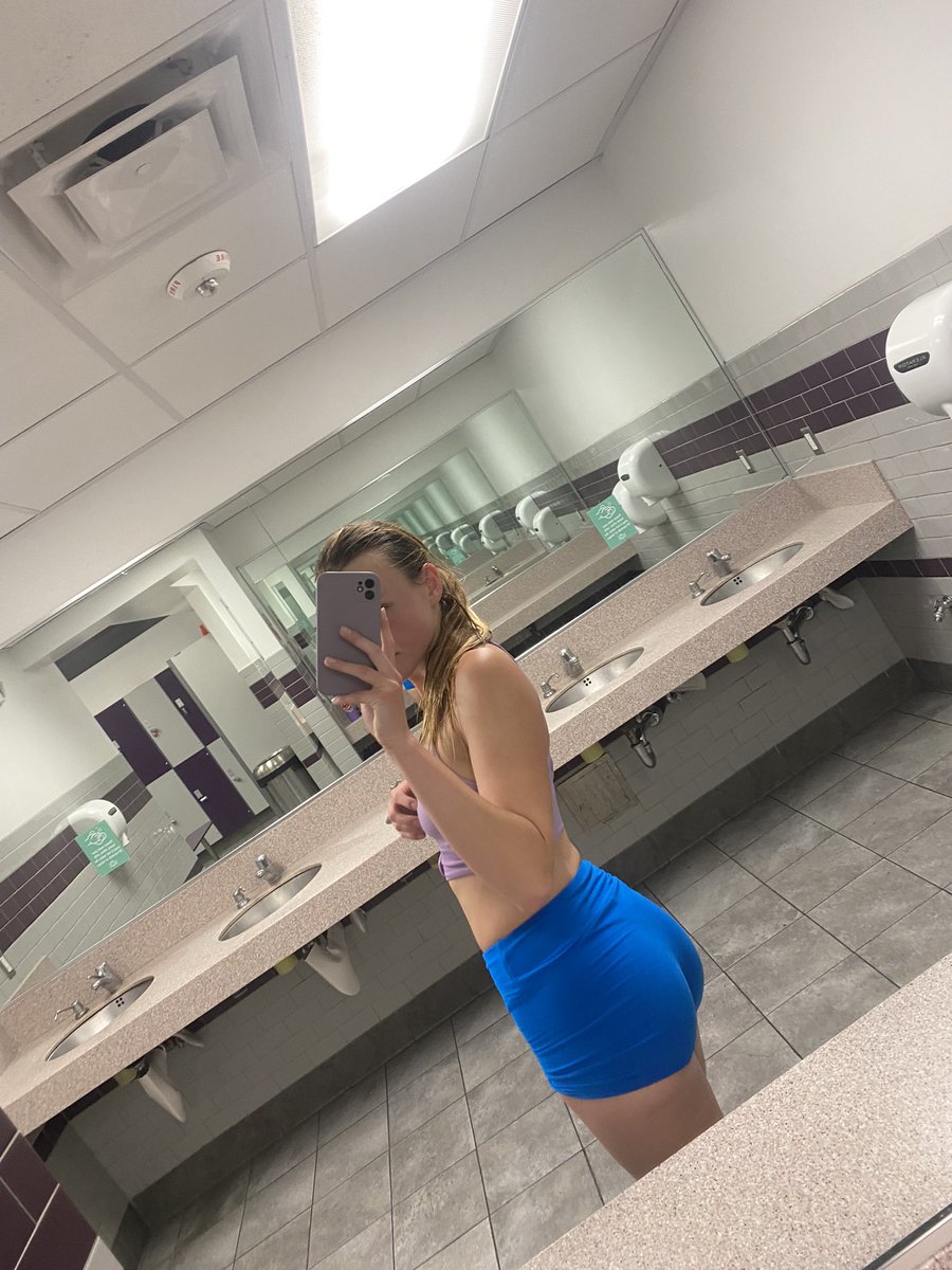 CollegeBarbie22's tweet photo. https://t.co/STvFYMUyRr