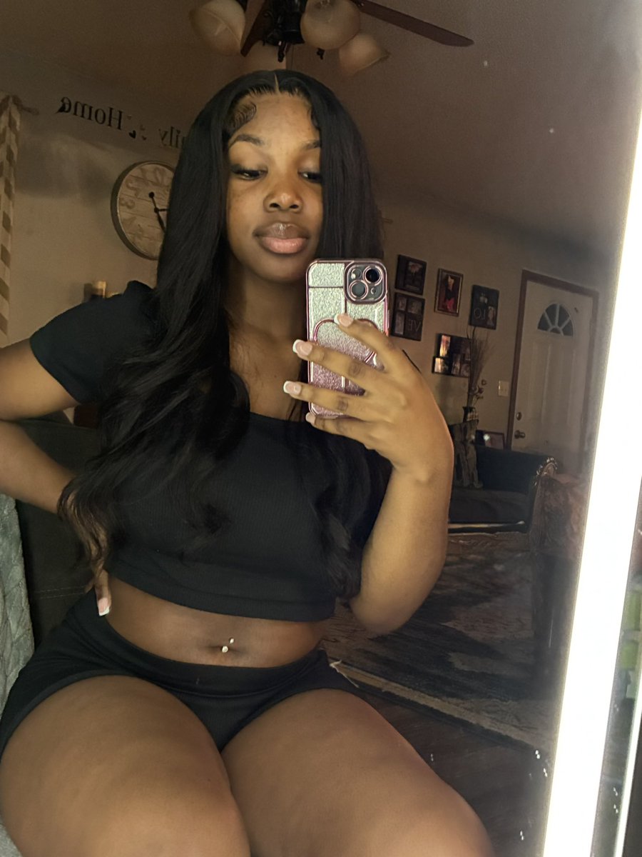 markyaaimanii's tweet photo. literally obsessed w myself 😂😍😍 https://t.co/1JUPIjieIk