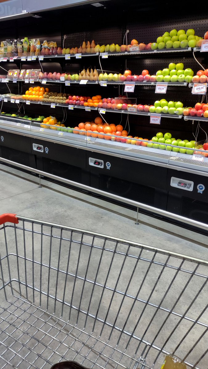DorleGon's tweet photo. "Un día eres joven, y al otro haces match con todas las frutas del mercado… gracias a la dieta." 🥴 https://t.co/Cf6P7xS2bq