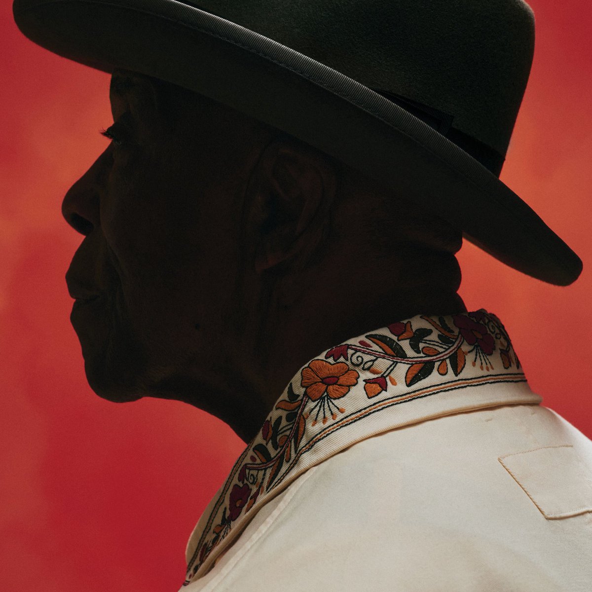 TheRealBuddyGuy's tweet image. Check out the cover of Buddy’s new album ‘Ain’t Done With The Blues’, available everywhere July 30 — which just so happens to be Buddy’s 89th birthday. 🎂 🥃
The first single “How Blues Is That” feat. @JoeWalsh is out now!
PRE-ORDER HERE: buddyguy.lnk.to/aintdonewithth… -Team BG