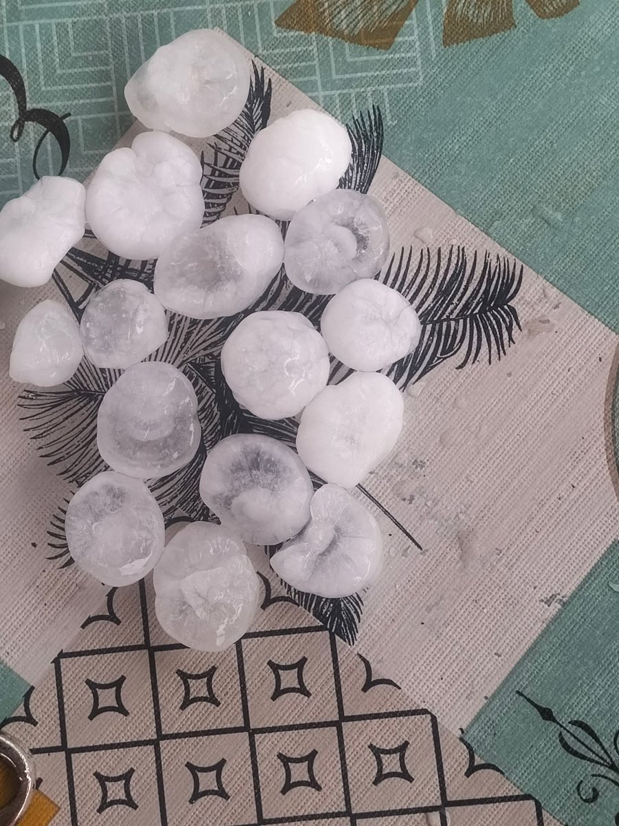 😱 Tamaño del granizo en #Azofra 

Fuente: Víctor Azofra