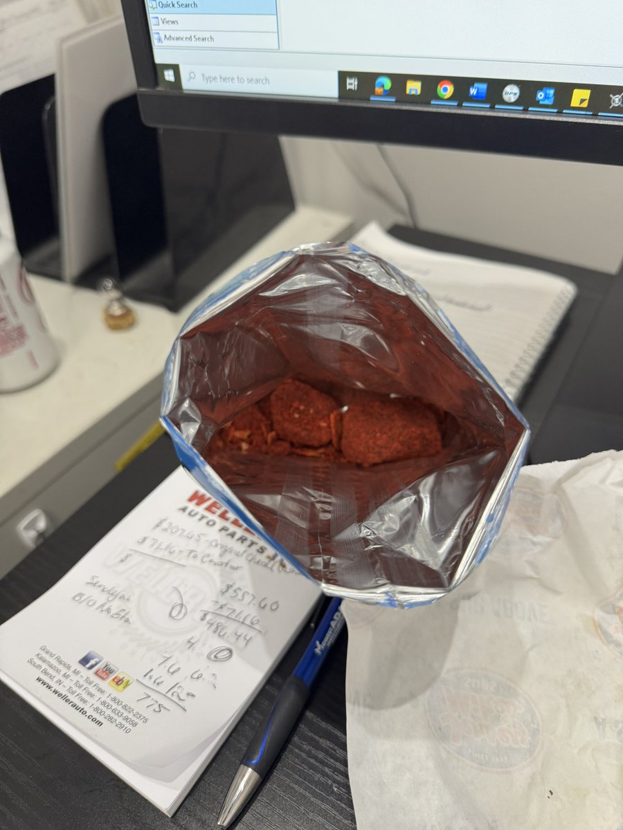ehalliar's tweet photo. @Doritos care to explain what happened with this bag of chips? https://t.co/mleSKVu2wR
