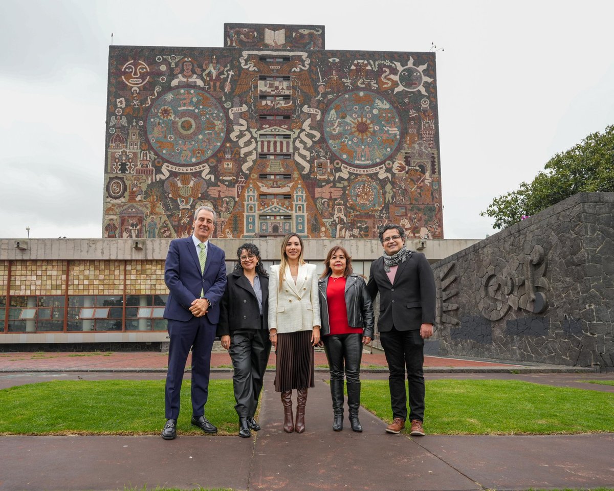 pepechedrauimx's tweet photo. Hoy damos un paso histórico por la igualdad sustantiva en el servicio público. ☝️

Llegamos a la @UNAM_MX en #CDMX para firmar un convenio con @CIEGUNAM, un referente en América Latina en estudios de género, que capacitará a todas y todos los servidores públicos del @PueblaAyto en derechos humanos, lenguaje incluyente y cultura de paz. 🙋‍♀️✍️

#LaCapitalImparable🪽