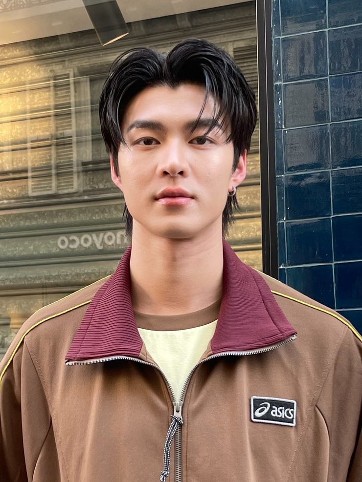 syamxnii's tweet image. ก้านกล้วยปารีสมาก หล่อสุดไรสุด🥹✨

@nichameen8 

#ASICSxMEEN 
#ASICSParisFashionWeek