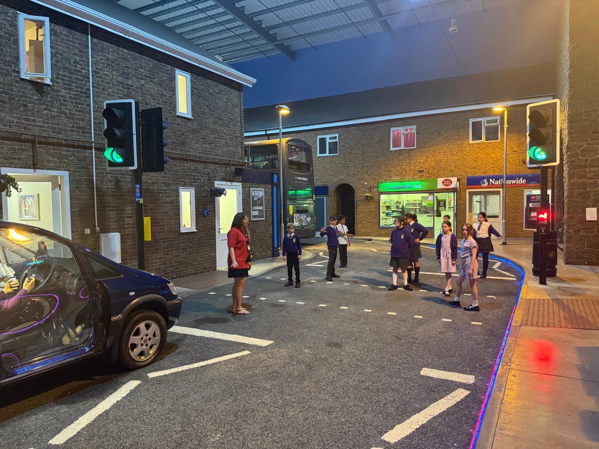 StAlbans_Sch's tweet photo. Year 5 enjoyed their visit to the Safeside Centre to learn about road safety, fire safety & water safety. Did you know that you should check your smoke alarms weekly?
#Year5 #Keepingsafe #lifeskills #MissI @safesidecentre https://t.co/bVQIS5oPsx