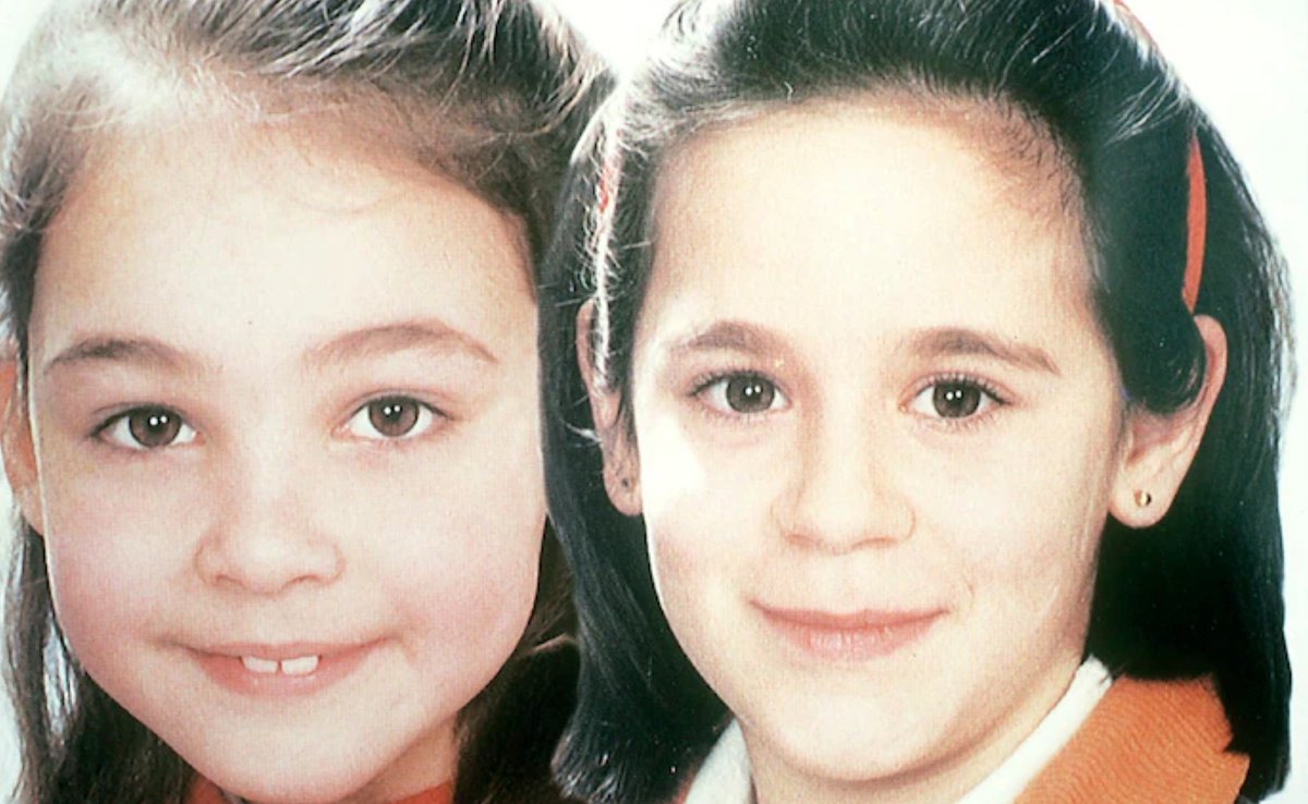 🤍 Il y a 30 ans aujourd'hui, Julie et Mélissa étaient enlevées en Belgique. 

Les deux fillettes de 8 et 9 ans dont l'enlèvement marquera le début d’une affaire criminelle qui dépassera les frontières belges.

Victimes de Marc Dutroux, leurs corps seront retrouvés en août 1996,