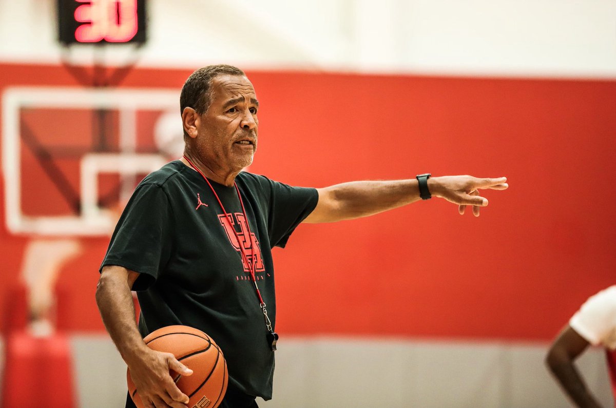 Houston Basketball on Closeouts, Two huge Keys:
1) Stay Down on Shot Fakes, Be Second!
2) No Straight Line Drives, Win the First Bounce.