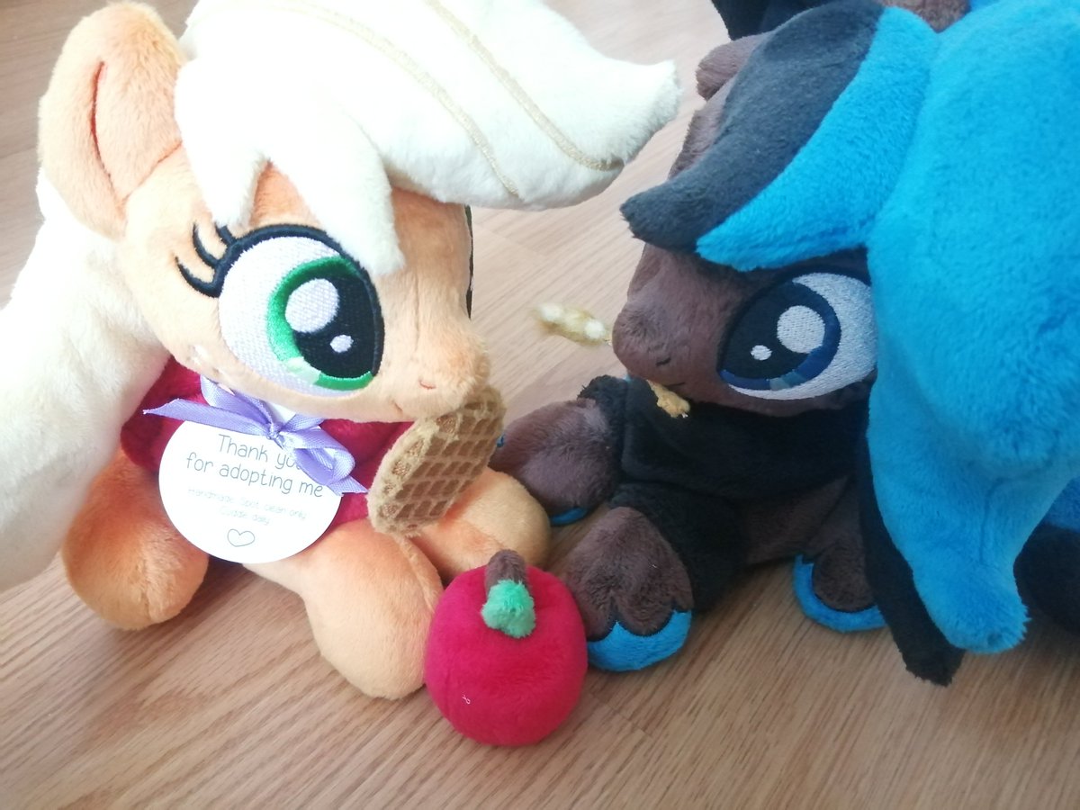 MLP Wooden Style tweet media