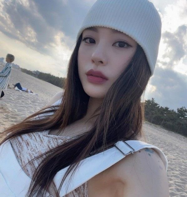 sevificss's tweet image. comfortable in silence ♡

— a #kyoka x #noze au

what if you're already so comfortable in silence but someone came into your life and ruined your "peace"?

can you still maintain your nonchalant persona, or will everything turn 180 degrees and change you for good?