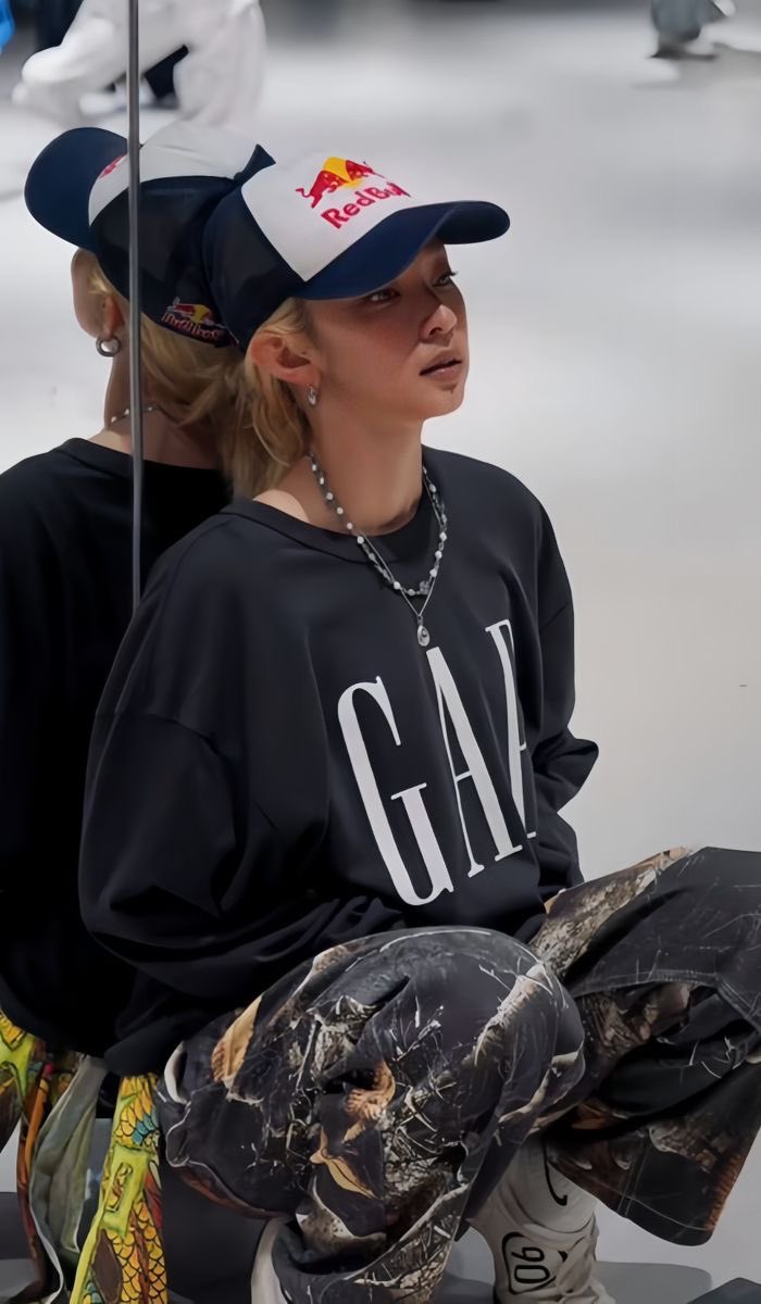 sevificss's tweet image. comfortable in silence ♡

— a #kyoka x #noze au

what if you're already so comfortable in silence but someone came into your life and ruined your "peace"?

can you still maintain your nonchalant persona, or will everything turn 180 degrees and change you for good?