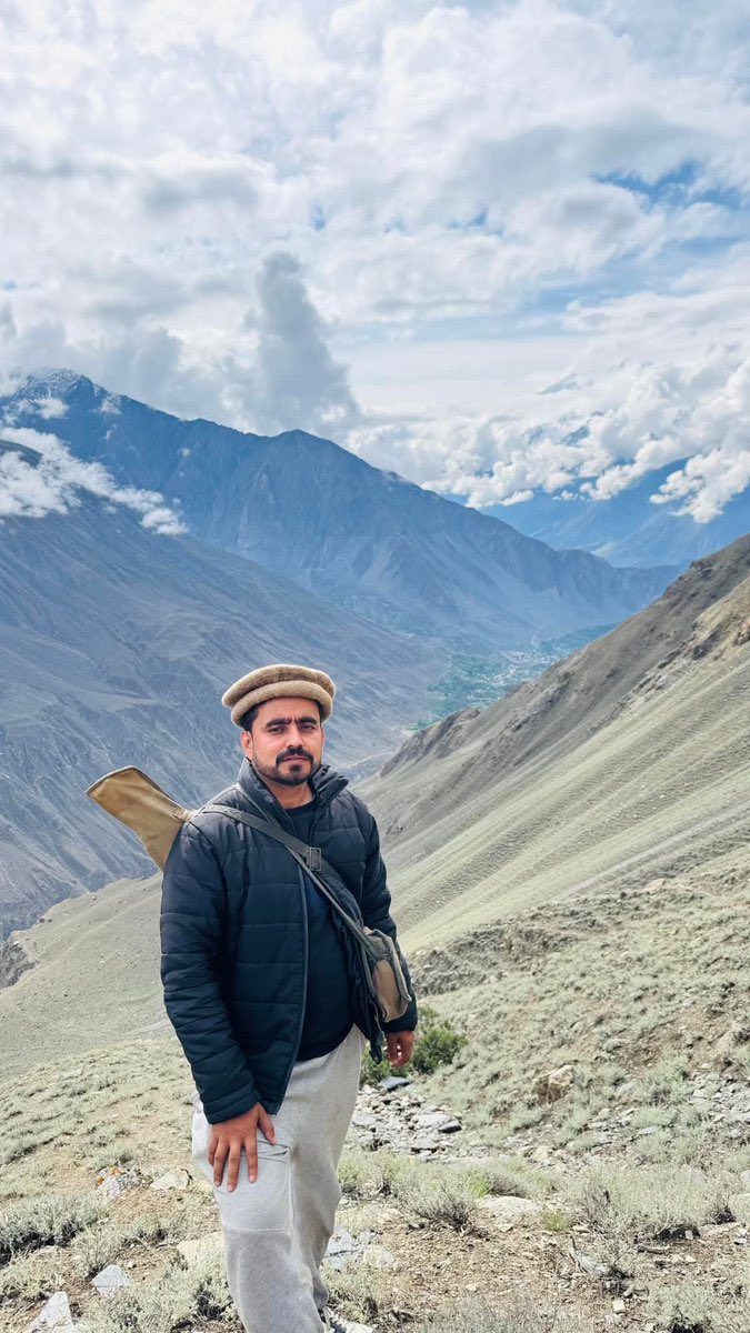 ️ اپیل برائے فوری ریسکیو ⚠️

گلگت بلتستان، نگر سے تعلق رکھنے والے ایک ہونہار، محنتی اور فلاحی سرگرمیوں میں ہمیشہ پیش پیش رہنے والے نوجوان یاور عباس آج ٹریکنگ کے دوران پہاڑ سے نیچے گر کر لاپتہ ہو گئے ہیں۔

یہ نوجوان نہ صرف ایک باصلاحیت فرد تھا بلکہ گلگت بلتستان کی فلاح و بہبود کے