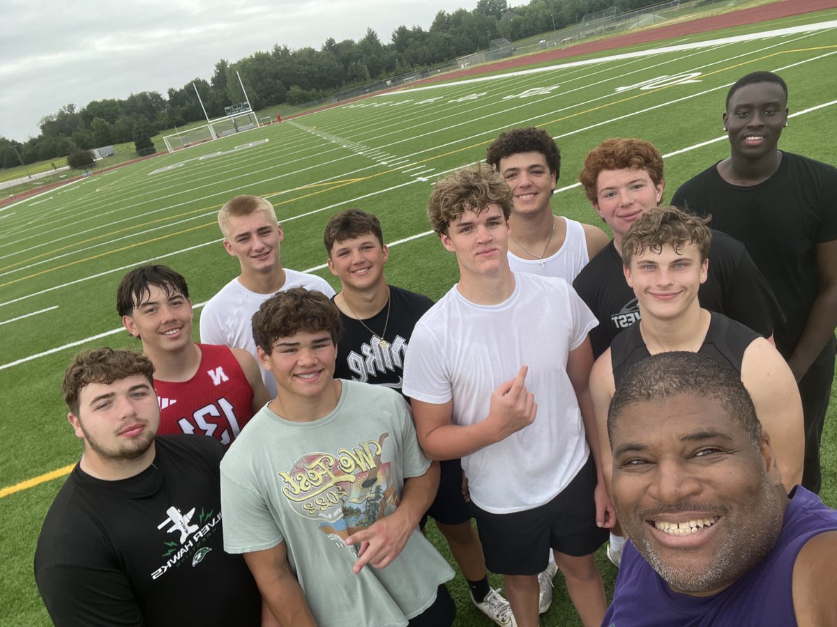 HawksDLine's tweet image. Who wants to be on the field ready to get after it at 6:45AM to work on our craft before weights and training???!!! Can’t tell me I’m not blessed!!!

Love our culture!