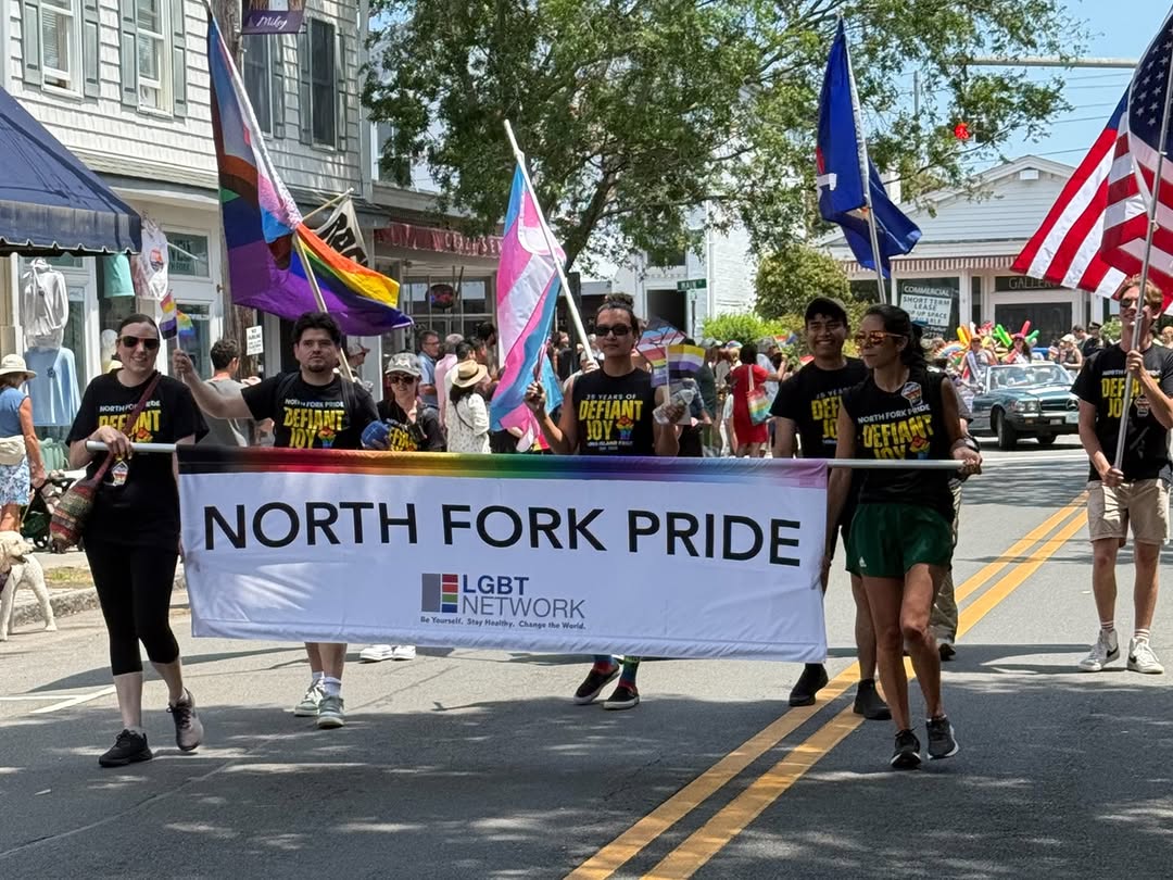 StonyBrookMed's tweet image. #Pride and community SHINING in #Greenport! 🌈 #StonyBrook Eastern Long Island Hospital was thrilled to join the #NorthFork Pride Parade over the weekend as part of #LongIsland's #PrideMonth festivities. ❤️