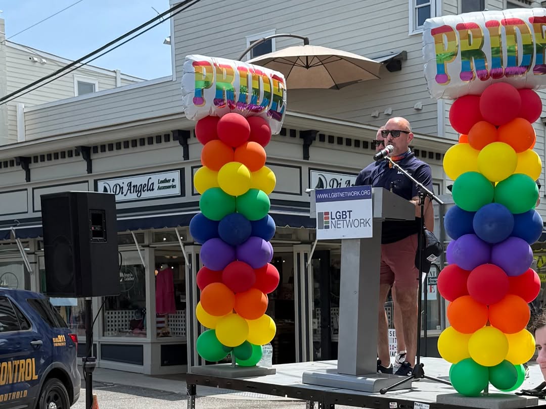StonyBrookMed's tweet image. #Pride and community SHINING in #Greenport! 🌈 #StonyBrook Eastern Long Island Hospital was thrilled to join the #NorthFork Pride Parade over the weekend as part of #LongIsland's #PrideMonth festivities. ❤️