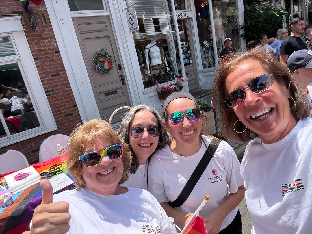 StonyBrookMed's tweet image. #Pride and community SHINING in #Greenport! 🌈 #StonyBrook Eastern Long Island Hospital was thrilled to join the #NorthFork Pride Parade over the weekend as part of #LongIsland's #PrideMonth festivities. ❤️