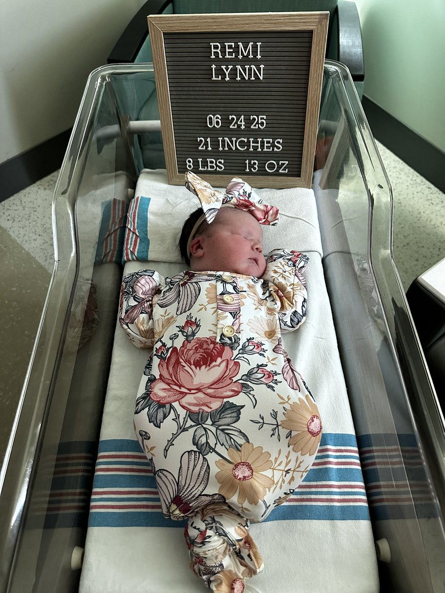 LoveeBuggg143's tweet photo. The most perfect baby girl.🎀 https://t.co/IDNpqCDgXO