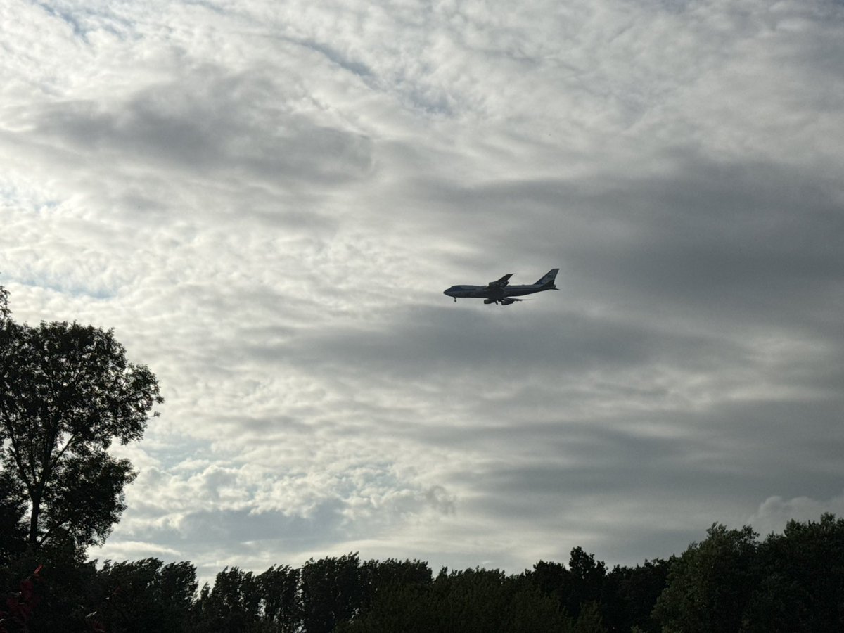 daanwijnants's tweet image. Toch leuk dat @POTUS even een toer over Amsterdam deed met een landing op de Kaagbaan