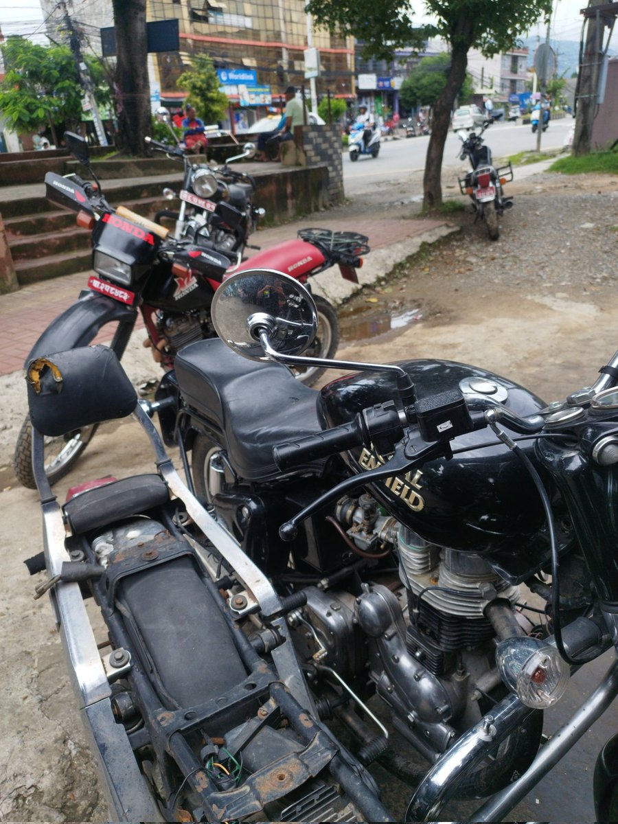 bulletbasecamp's tweet photo. Bike surgery at Raju Bullet surgery 

#Rajubulletsurgery #RoyalEnfield #Nepal https://t.co/HrQiy518LH