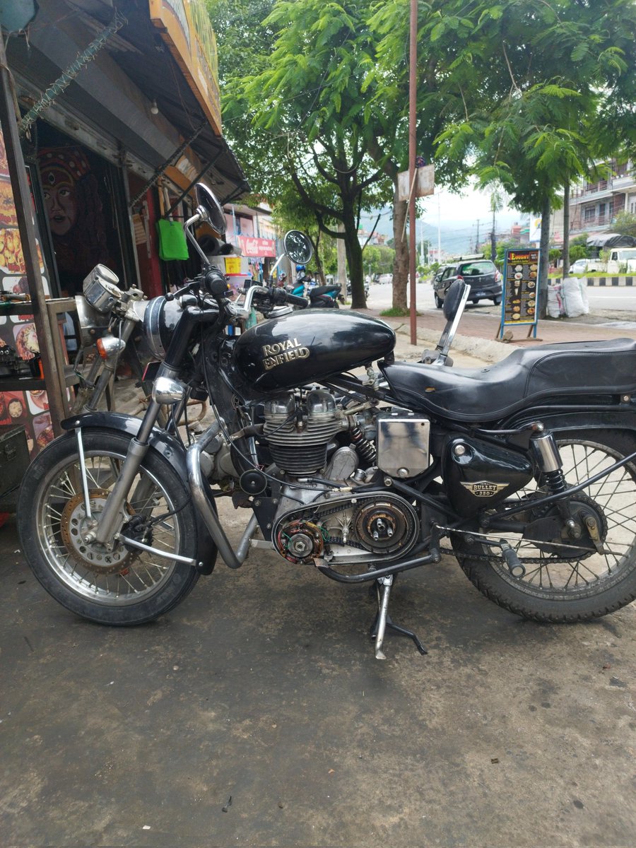 bulletbasecamp's tweet photo. Bike surgery at Raju Bullet surgery 

#Rajubulletsurgery #RoyalEnfield #Nepal https://t.co/HrQiy518LH