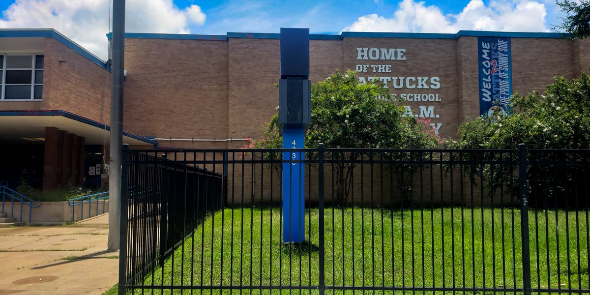 ledpartnershtx's tweet image. Another great install at Attucks Middle School for @HoustonISD  A complete project featuring a brand-new LED marquee and custom monument sign. 
#LEDPartners #LEDMarquee #MonumentSign #HoustonISD #AttucksMiddleSchool #DigitalSignage