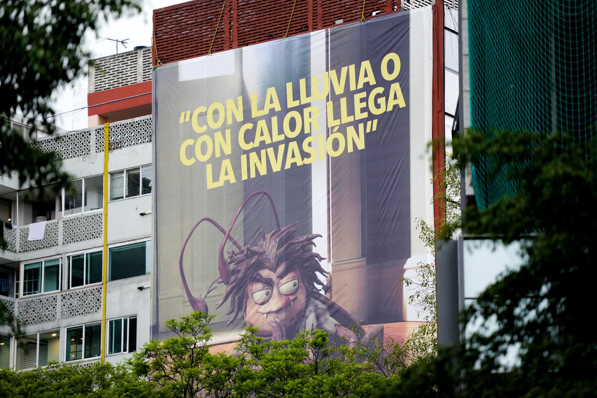 Pasotti (@pasotti_) on Twitter photo Violando la Ley de Publicidad Exterior, instalaron anuncio adosado a muro en #Euler128 y #TorcuatoTasso324, vecinos ya denunciaron ante <a href="/PAOTmx/">PAOT</a> <a href="/inveacdmx/">INVEACDMX</a> y <a href="/MetropolisCDMX/">Metrópolis</a>, y en una semana no han hecho nada.
¿Cuanto se estará llevando <a href="/A_Encinas_R/">Alejandro Encinas</a> por permitir esta ilegalidad? Violando la Ley de Publicidad Exterior, instalaron anuncio adosado a muro en #Euler128 y #TorcuatoTasso324, vecinos ya denunciaron ante <a href="/PAOTmx/">PAOT</a> <a href="/inveacdmx/">INVEACDMX</a> y <a href="/MetropolisCDMX/">Metrópolis</a>, y en una semana no han hecho nada.
¿Cuanto se estará llevando <a href="/A_Encinas_R/">Alejandro Encinas</a> por permitir esta ilegalidad?