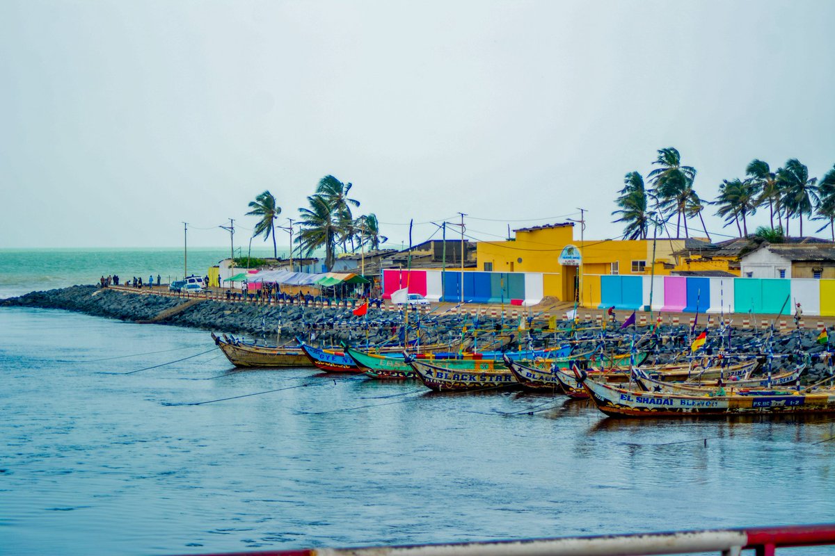 wulfran360's tweet image. J’étais à  Aneho pour un tournage et … ma caméra a vu plus de beauté que mes yeux 😎.
Entre les cocotiers, les fleurs et les artères, la ville se refait une vraie beauté 🌴🌸.
 C’est fluide, frais et photogénique !
#Aneho #TogoTour #Tournage #CréateurDeContenu #LaRégie