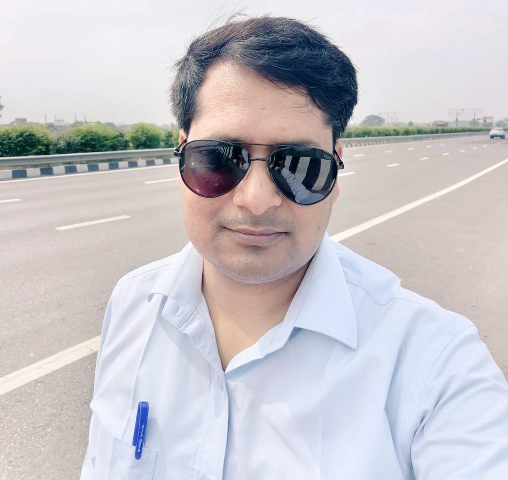सीढ़ियाँ उन्हें मुबारक हों जिन्हें छत तक जाना है,✍️
मेरी मंज़िल तो आसमां है, रास्ता खुद बनाना है!💪