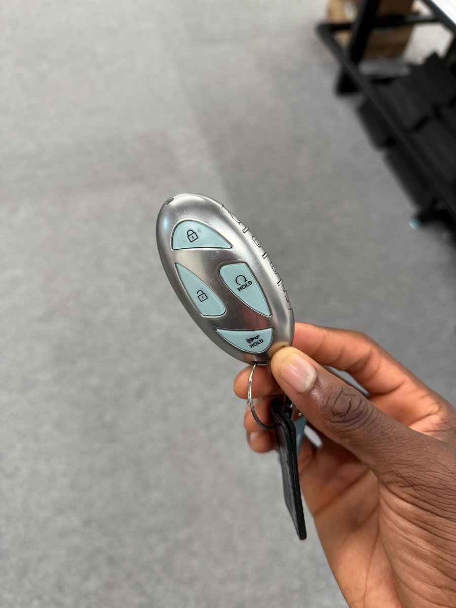 MKBHD's tweet image. I hope whoever has been cooking on Hyundai's car designs lately is allowed to redesign their keyfob soon, because this is awful