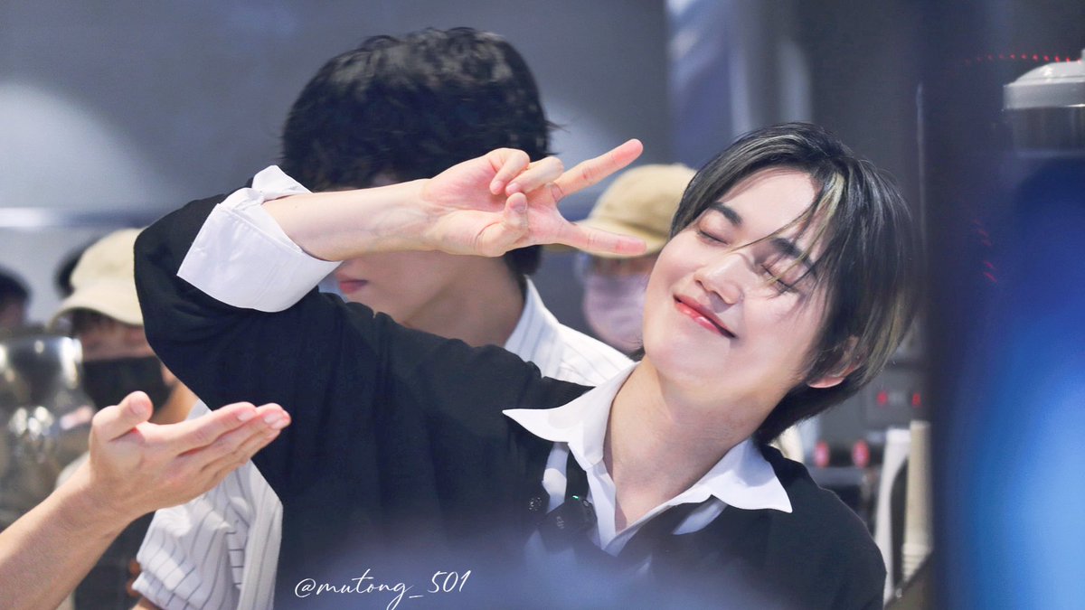 mutong_501's tweet photo. 250623 대만 일일점장 

#온앤오프 #ONF #SEUNGJUN #승준 https://t.co/820nGIm77K