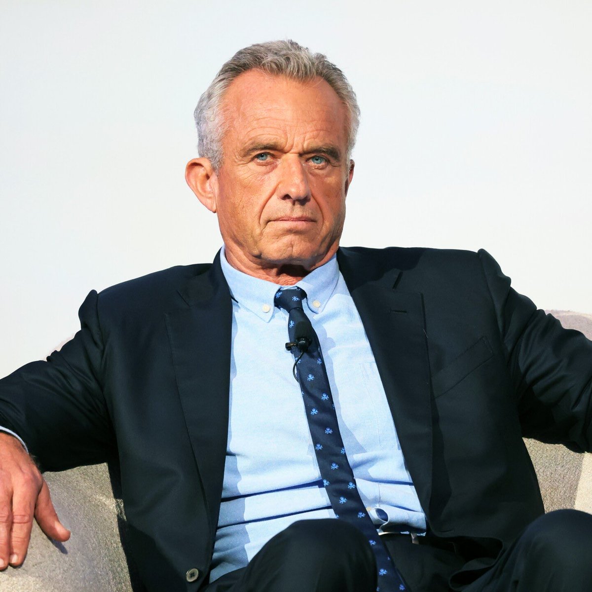 RETWEET if you want RFK Jr to RESIGN as HHS Secretary!