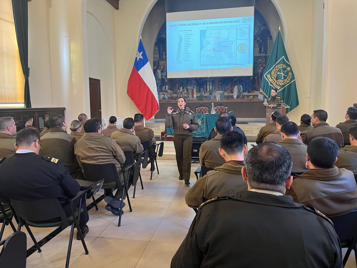 📍Con el propósito de capacitar a los futuros Jefes de las Autoridades Fiscalizadoras, la Prefecto de Control de Armas y Explosivos #OS11, Coronel Paola Martinez, dictó una charla en el Aula Magna de la <a href="/Acipol_Carab/">Academia de Ciencias Policiales (ACIPOL)</a>, instancia de aprendizaje e intercambio de experiencias.