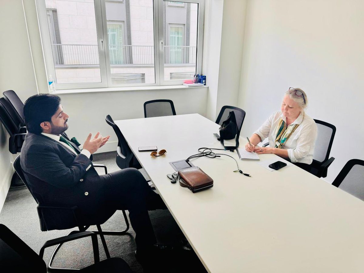 SyedKumailHShah's tweet photo. Had a productive meeting in London with CLGF Secretary-General Lucy Slack. We discussed strengthening Pakistan’s local governance system and expanding international cooperation. Proud to represent Pakistan on global platforms for local empowerment. 🇵🇰
#SKHS #ADLG #CLGF #LocalGovernance #Pakistan #London #GlobalPartnerships