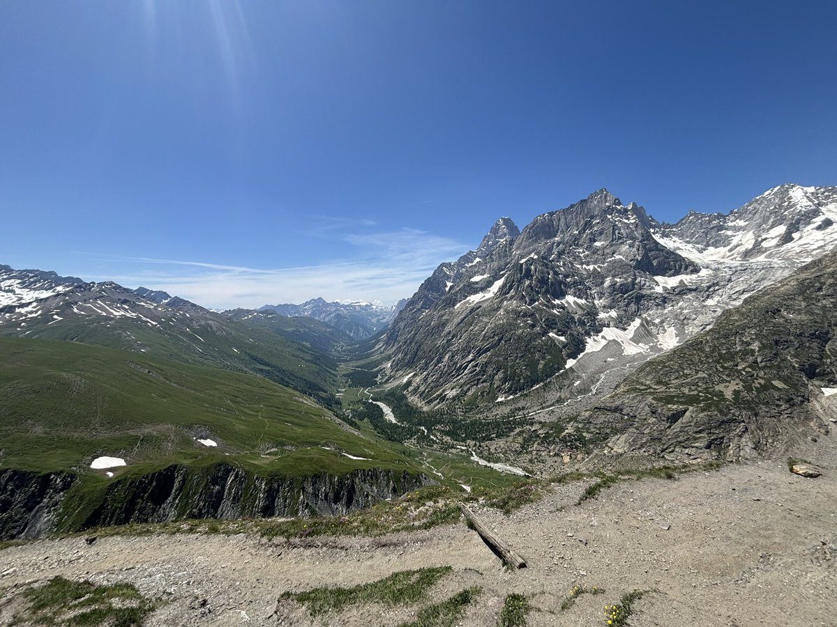 mario_manresa's tweet image. Longest and toughest hike of my journey of #tmb. I have been treated to some views that I have no words to describe. Unfortunately, I can only add a few pics here.
Thank you for supporting my team challenge with donations. Still time to contribute: …challenge.crohnscolitisfoundation.org/index.cfm?fuse…