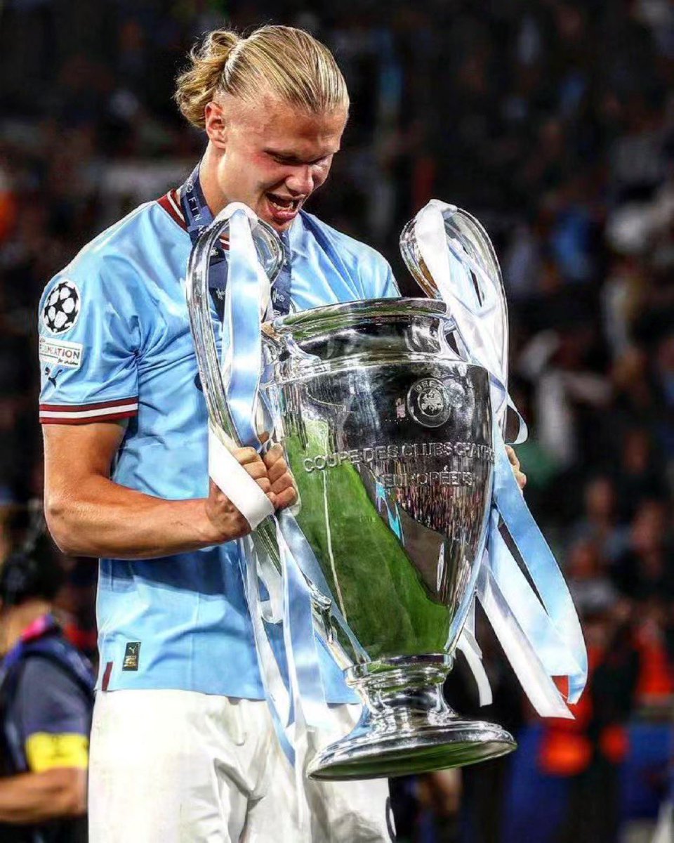 CFCFico's tweet image. Erling Halaand Honors in 2023 

⭐️Broke the Premier League single-season goals record (36 goals)
⭐️Won the Premier League Golden Boot (2022–23)
⭐️Scored 52 goals in all competitions for Manchester City
⭐️Helped Manchester City win the treble: Premier League, FA Cup, UEFA…