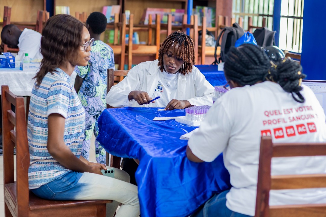 Un grand MERCI à la Fondation Vallet qui a offert gratuitement le dépistage aux populations. 👩‍❤️‍👨👩‍❤️‍💋‍👨🩸💉🧬🔬
#drépanocytose #électrophorèse #ODD3 #bonnesanté #famille❤️ #bienêtre #FondationVallet #BéninExcellence