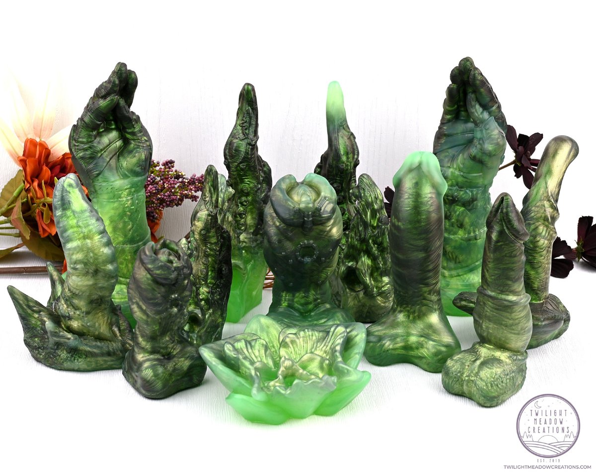 And of course it wouldn't be a Fromsoftware inspired drop if we didn't have a Poison Swamp colorway!💀💚
Loads of green and gold sparkles heavy on the colorshift in Crystalline/NC.  

 All Soft* firmness!