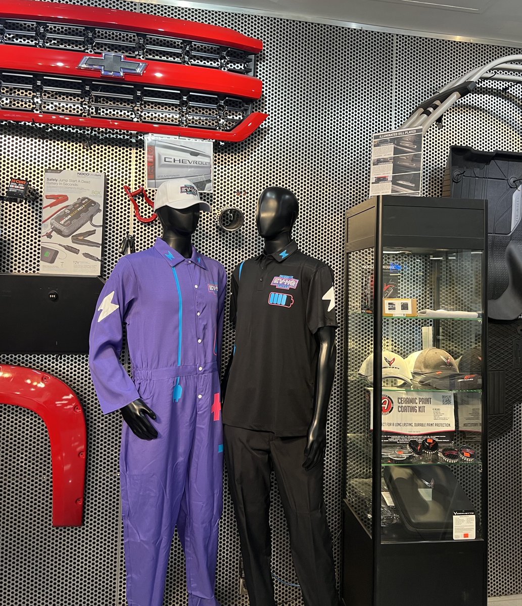 FCEVHQ's tweet photo. Your one-stop-shop for everything EV⚡️is here😍

Visit the EVHQ® Charging Park &amp; grab some merch today👍 (link in bio)

#FriendlyChevy #FriendlyChevrolet #DriveFriendlyDallas #Chevrolet #Chevy #Dallas #DFW #ChevroletUSA #TexasChevrolet #EV #ElectricVehicles #ElectricCars https://t.co/fiMdRLtnxO