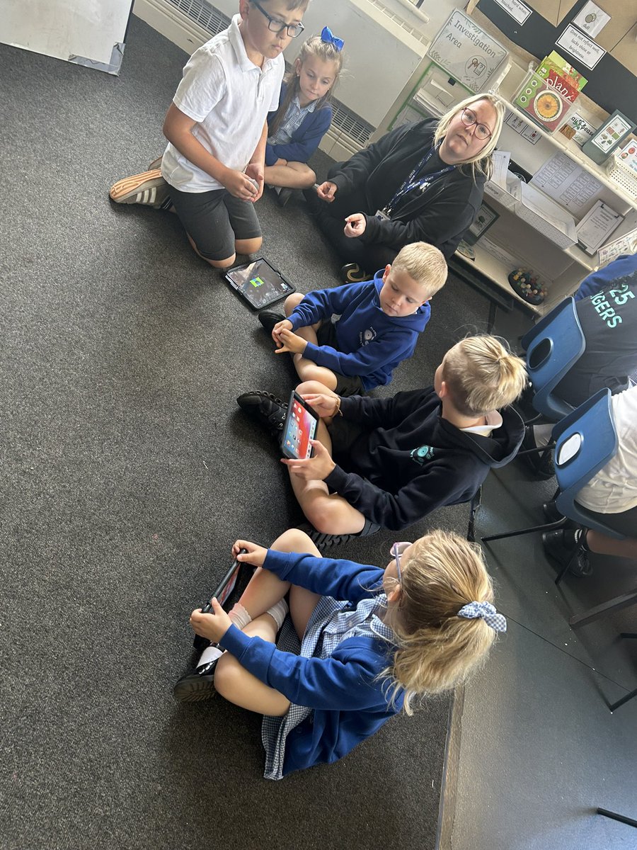 PCPFoxes's tweet photo. We worked with year 6 to create digital honeybees. We can’t wait to show them off in the exhibition! #pcpcomputing #pcphoneybeeheroes https://t.co/8nV7dbvCW5