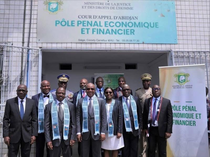 Pôle Pénal Économique d’Abidjan 

Sangaré Aboubacar Sidiki et Bathily sont accusés d’avoir fait usage de fausse qualité, escroquerie portant sur 3,1 milliard de FCFA et blanchiment de capitaux.

Courant mars 2022, Sangaré Aboubacar Sidiki a été approché pour trouver des fonds