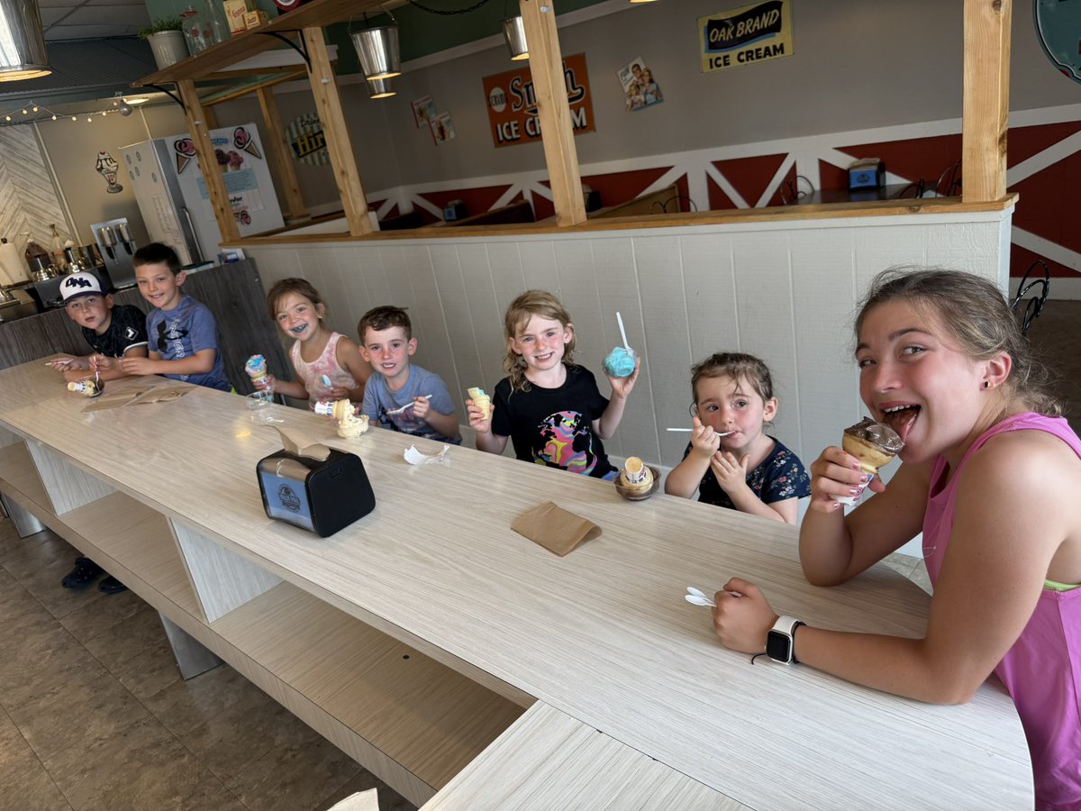 ProfeBeckstrom's tweet image. Summer 2025 - Day 15: A great crew at The Milk Pail! 🍦