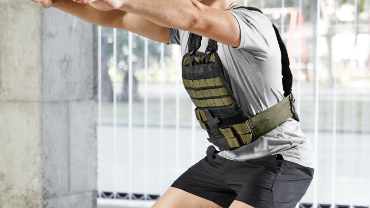 Ready to take your training to the next level? Discover how weighted vests can help teen athletes achieve injury-free gains! Check out our beginners' guide! #SportStars #trainingtips #weightedvests #strengthtraining  sportstarsmag.com/2025/06/weight…