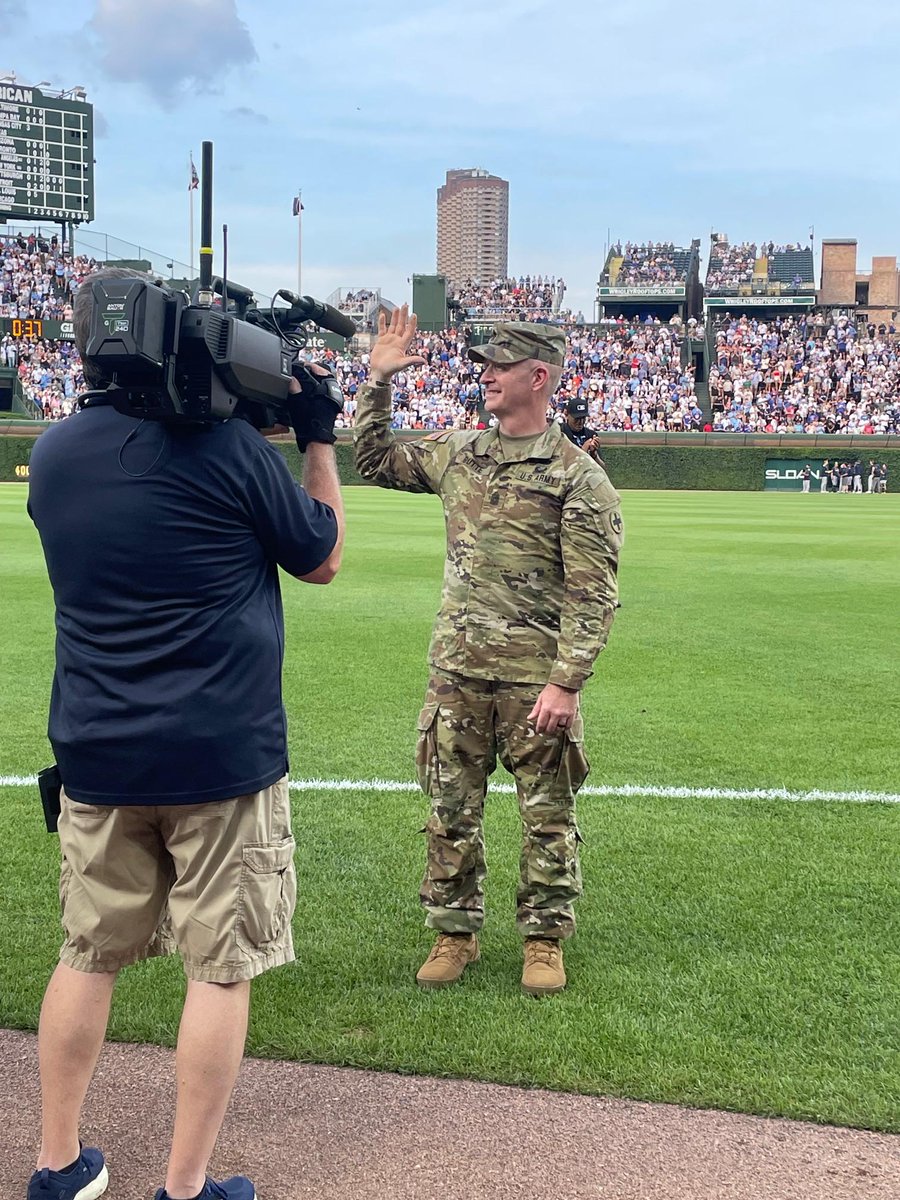 IL_Natl_Guard's tweet image. The Illinois Army National Guard's Command Sgt. Maj. Daniel Butte, the CSM for the 1st Battalion, 178th Infantry Regiment, was honored at the Chicago Cubs game on June 17. CSM Butte returned from the Middle East with his battalion in April.