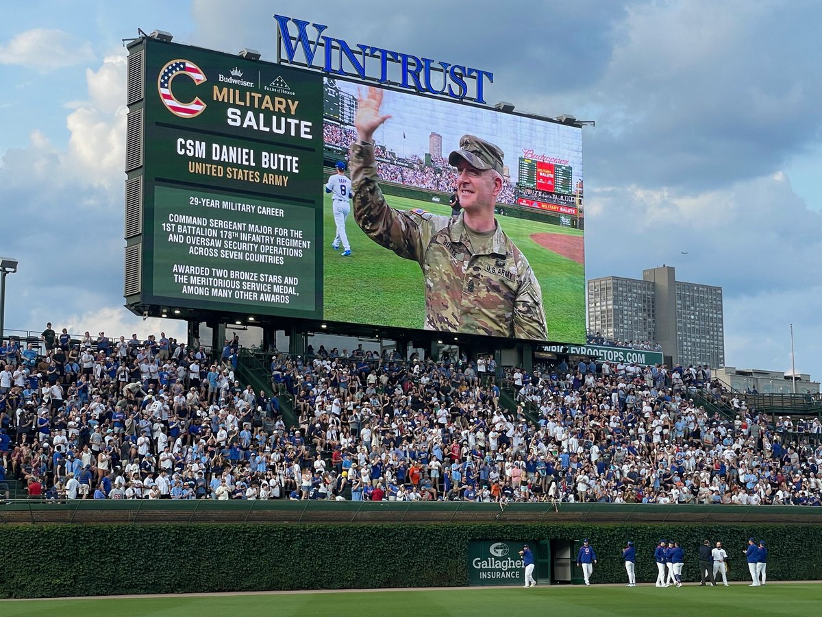 IL_Natl_Guard's tweet image. The Illinois Army National Guard's Command Sgt. Maj. Daniel Butte, the CSM for the 1st Battalion, 178th Infantry Regiment, was honored at the Chicago Cubs game on June 17. CSM Butte returned from the Middle East with his battalion in April.